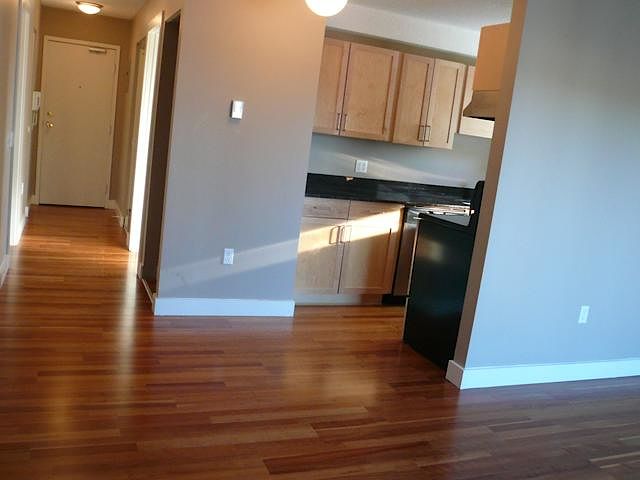 Calgary 1 bedroom Condo Unit for rent. Property photo: 368642-1