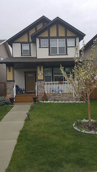 Gorgeous 4 Bedroom 2 Storey home in Legacy!