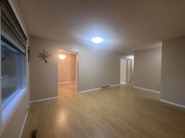 Calgary 3 bedrooms Main Floor for rent. Property photo: 372227-2