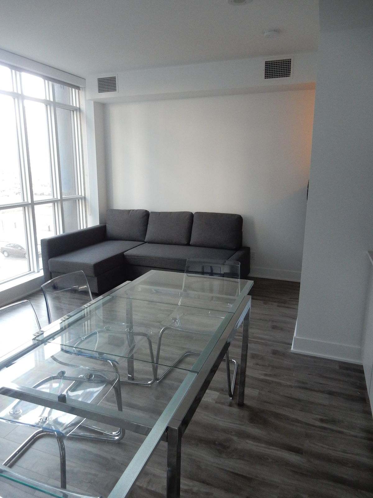 Calgary studio Condo Unit for rent. Property photo: 372299-1