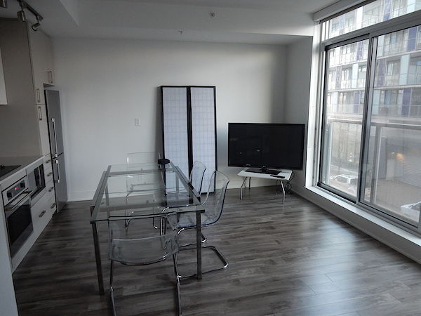 Calgary studio Condo Unit for rent. Property photo: 372299-3