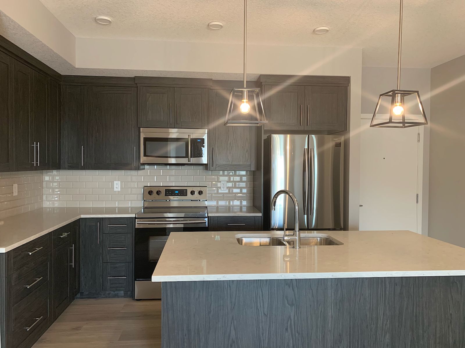 Calgary 2 bedrooms Condo Unit for rent. Property photo: 372832-1