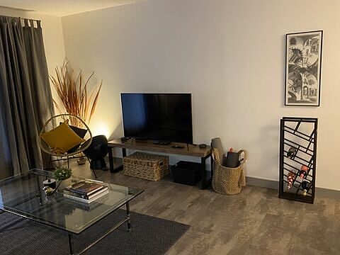 Calgary 1 bedroom Apartment for rent. Property photo: 376379-2