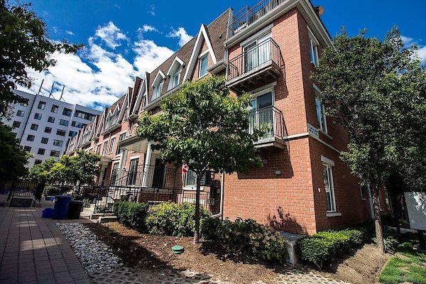 Toronto 2 bedrooms Townhouse for rent. Property photo: 376768-2