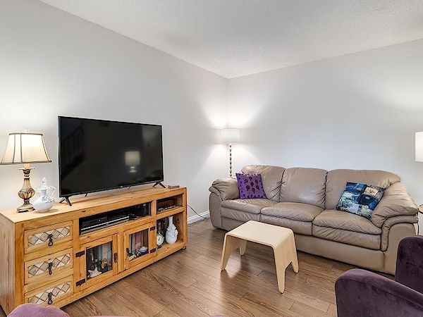 Calgary 4 bedrooms House for rent. Property photo: 376843-3