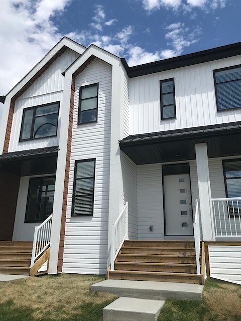 Calgary 3 + Den bedrooms Duplex for rent. Property photo: 378688-1