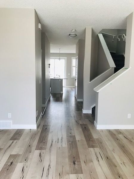 Calgary 3 + Den bedrooms Duplex for rent. Property photo: 378688-3