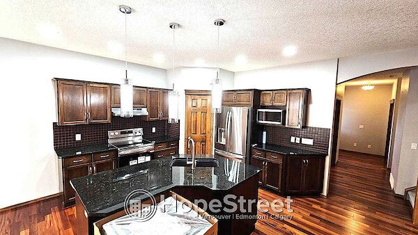 Calgary 4 bedrooms House for rent. Property photo: 378797-2