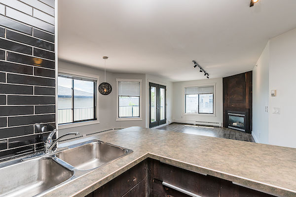 Calgary 2 bedrooms Condo Unit for rent. Property photo: 379074-2