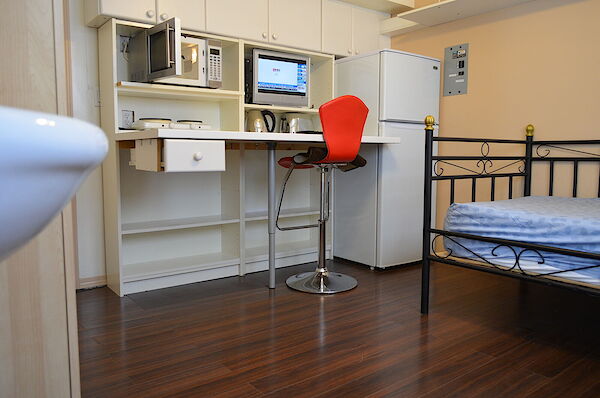 Calgary studio Apartment for rent. Property photo: 379211-2