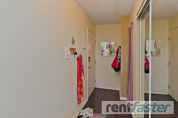 Calgary 2 bedrooms Condo Unit for rent. Property photo: 380118-3