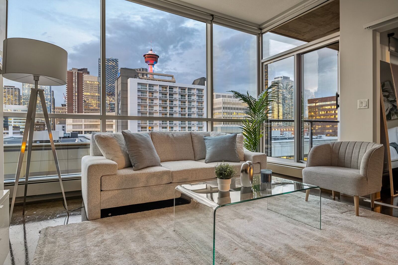 Calgary 1 + Den bedrooms Condo Unit for rent. Property photo: 381030-1