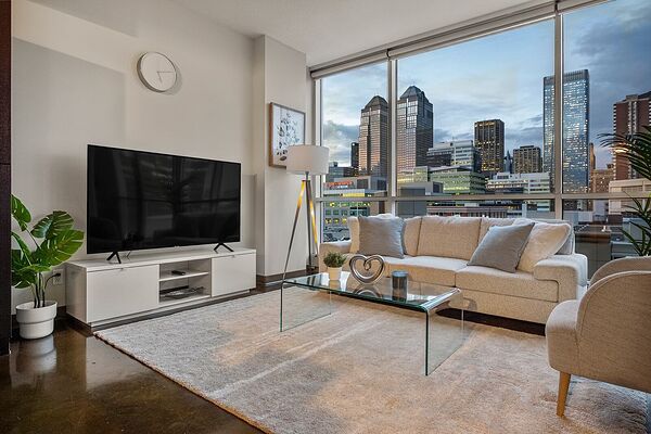 Calgary 1 + Den bedrooms Condo Unit for rent. Property photo: 381030-2