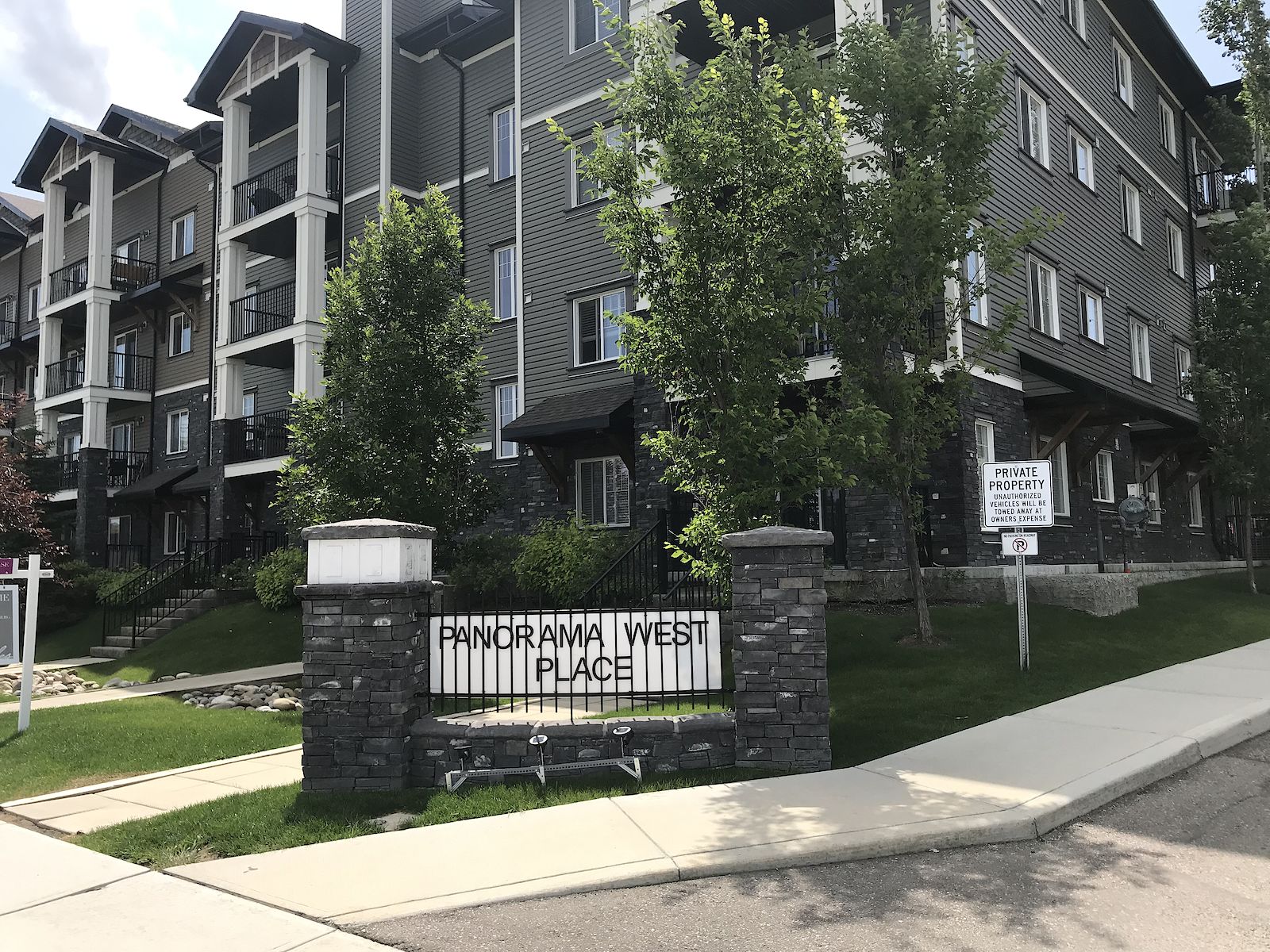 Calgary 2 + Den bedrooms Condo Unit for rent. Property photo: 381036-1