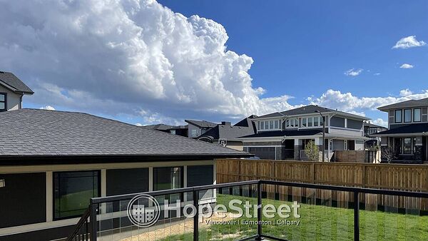 Calgary 7 bedrooms House for rent. Property photo: 381518-2