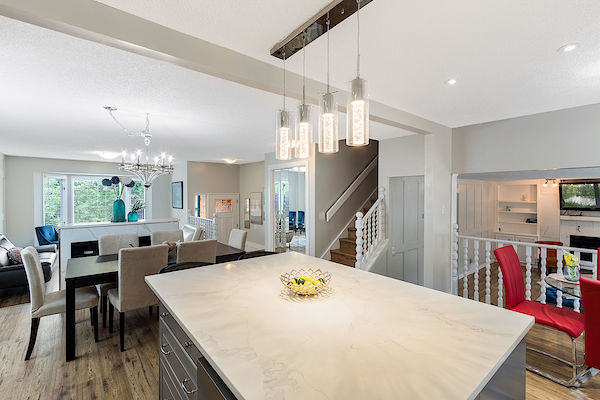 Calgary 4 + Den bedrooms House for rent. Property photo: 381733-2