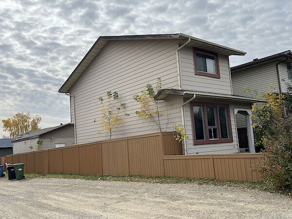 Temple fullyrenovated whole house 3 bedrm, 2Liv rm, double ovz garage $2100/m+UT