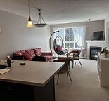 1 bed + den minutes from Mount Royal