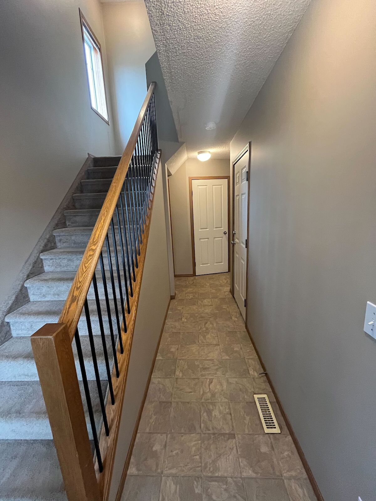 Calgary 3 bedrooms Townhouse for rent. Property photo: 382766-1