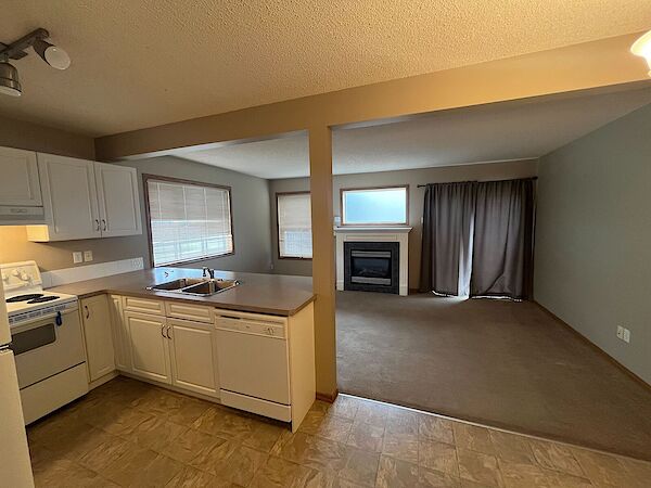 Calgary 3 bedrooms Townhouse for rent. Property photo: 382766-2