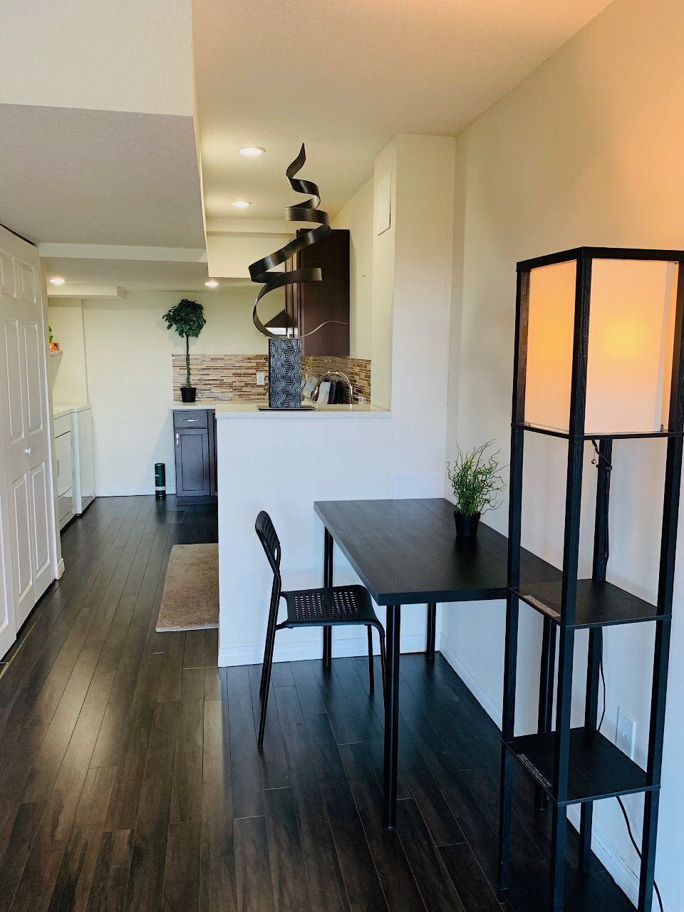Calgary 2 bedrooms Basement for rent. Property photo: 385105-1
