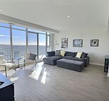 Luxury, Furnished, Bills and Cleaner included. Sweeping city views, sub pent