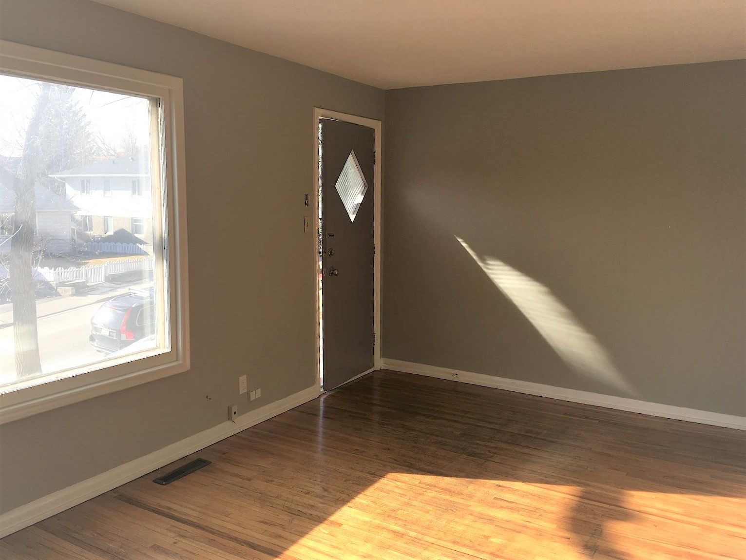 Calgary 2 bedrooms Apartment for rent. Property photo: 386833-1