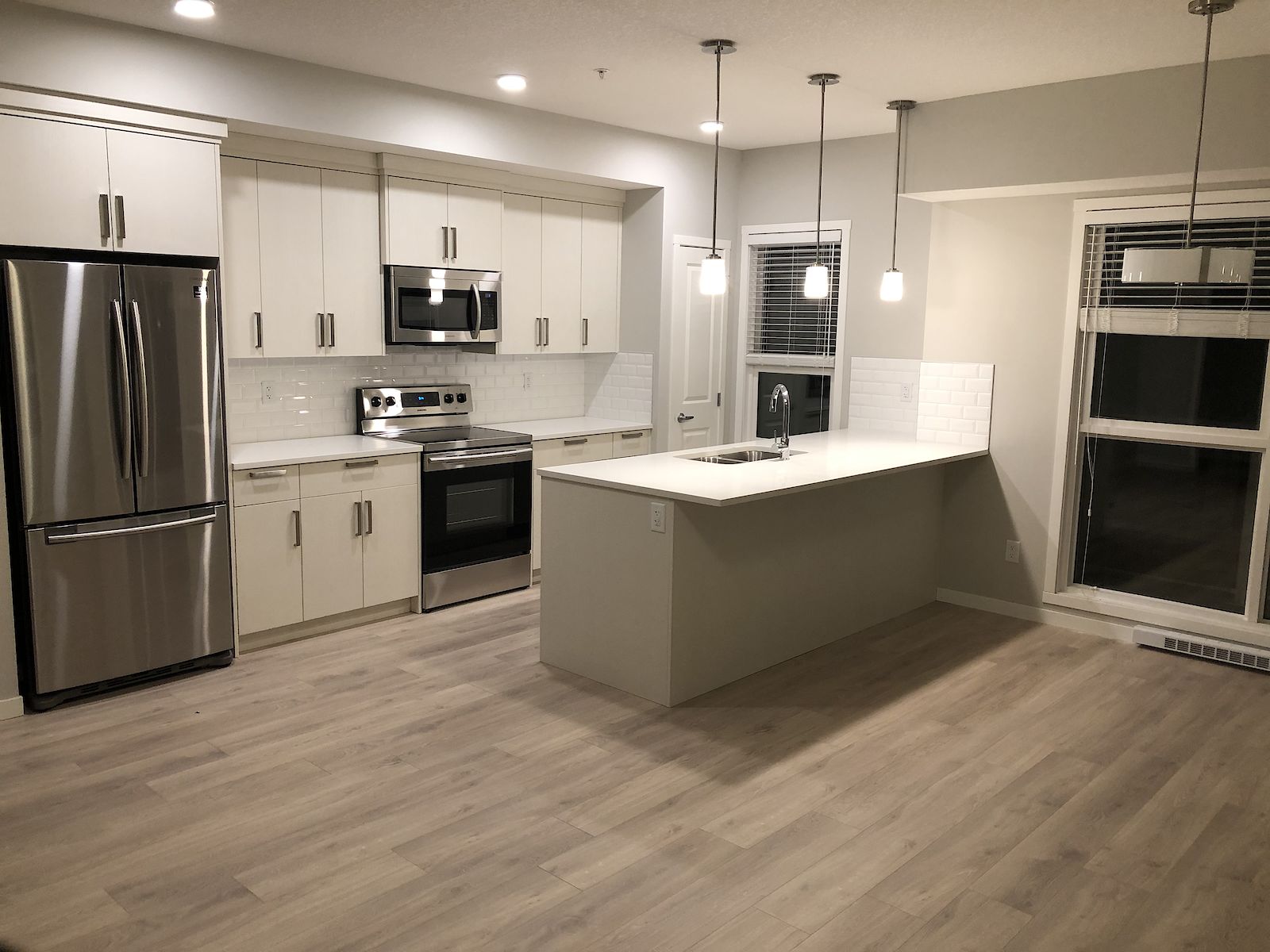 Calgary 2 bedrooms Condo Unit for rent. Property photo: 386871-1