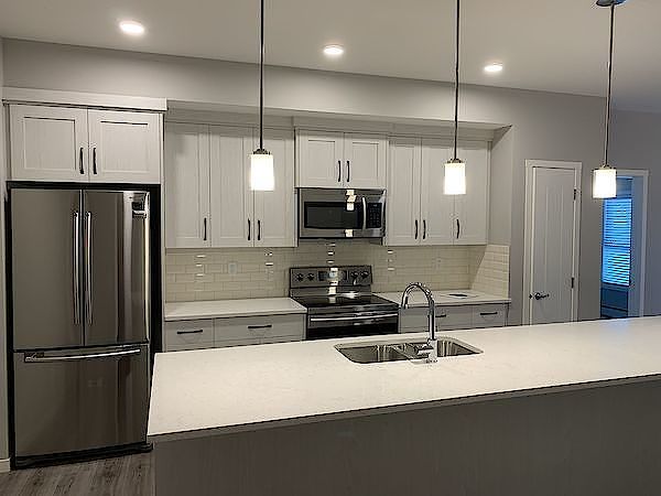 Calgary 2 bedrooms Condo Unit for rent. Property photo: 386871-2
