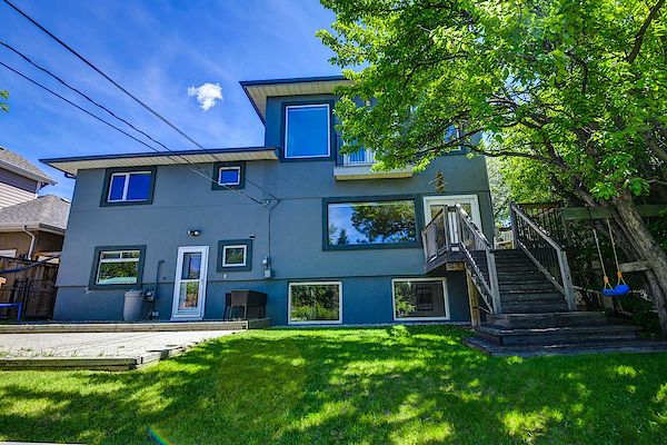 5 bedroom 3 bathroom Inner City Beauty - Gorgeous Views and Beautiful Lot