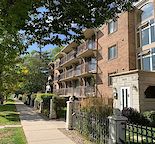 Beautiful 1 bedroom+Den apartment in Hillhurst steps from downtown