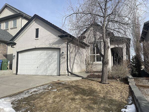 Spacious 1500 Sq Ft Main Floor in Edgemont – Ravine View, Garage, A/C