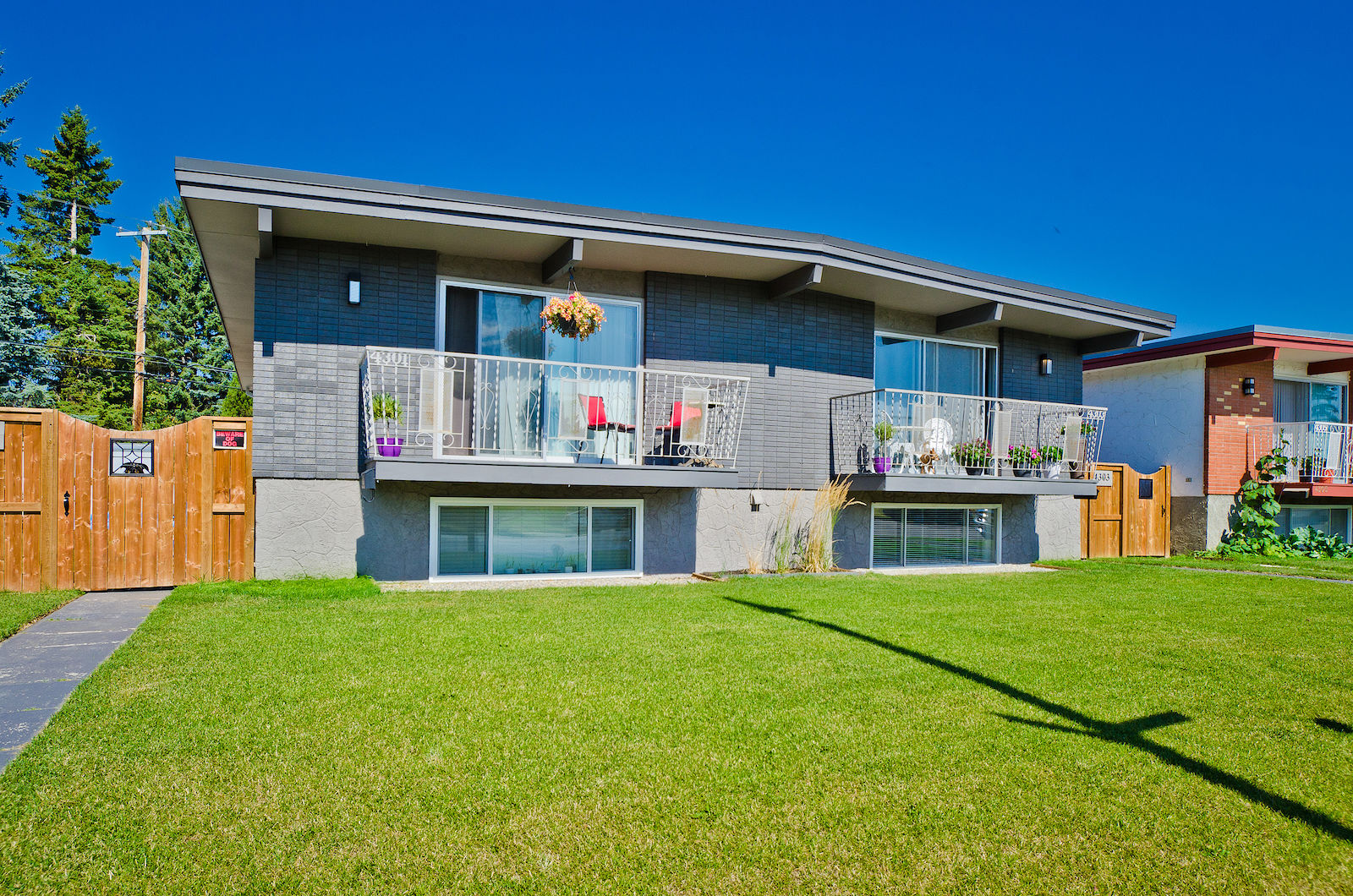 Calgary 2 bedrooms Duplex for rent. Property photo: 388542-1