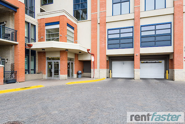 Calgary 1 + Den bedrooms Condo Unit for rent. Property photo: 388656-2