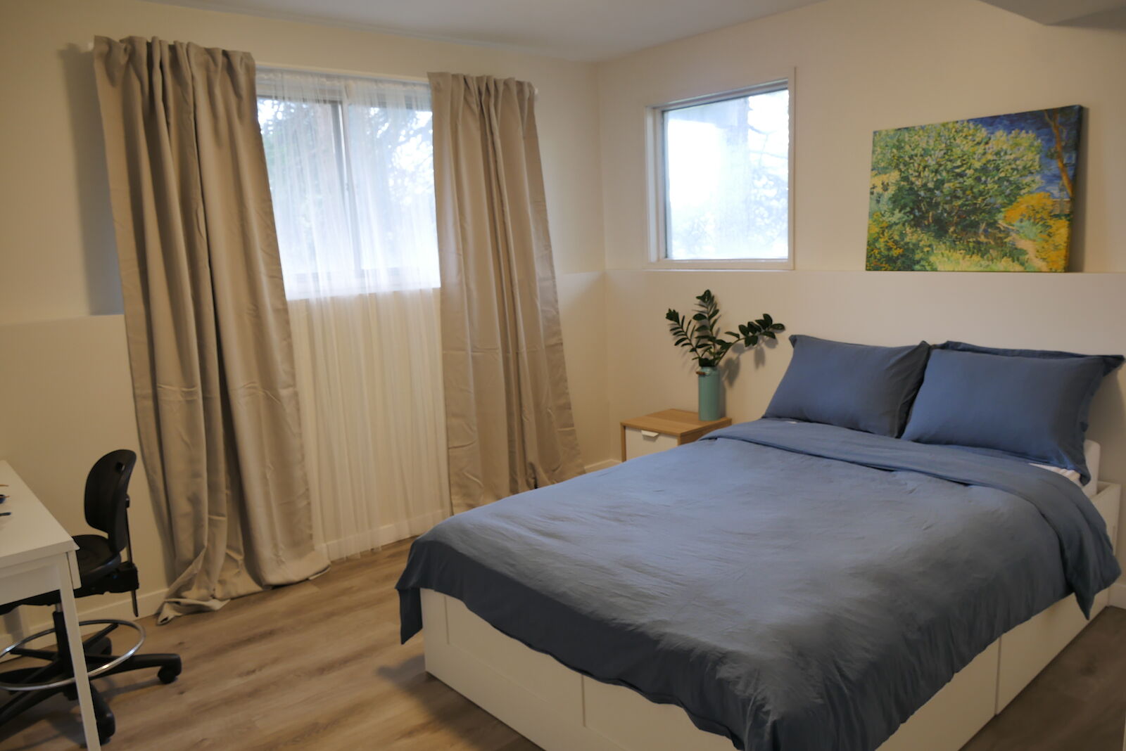 Calgary 4 bedrooms Room For Rent for rent. Property photo: 389324-1