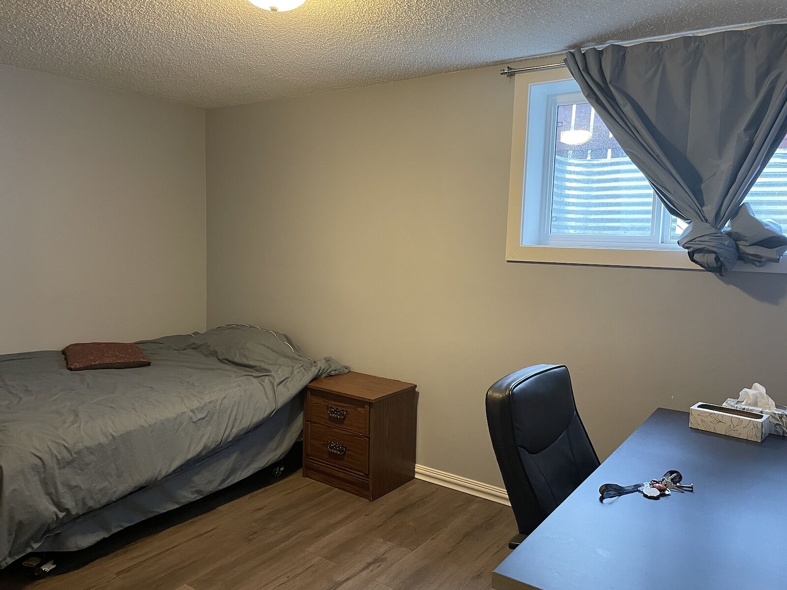 Calgary 4 bedrooms Room For Rent for rent. Property photo: 389947-1