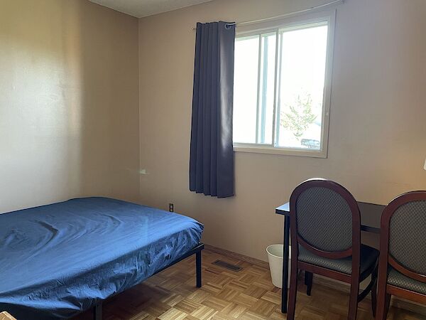 Calgary 4 bedrooms Room For Rent for rent. Property photo: 389947-2