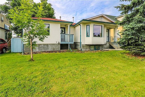 2 Bedroom + 1 Den Half A Duplex for Rent in Capitol Hill