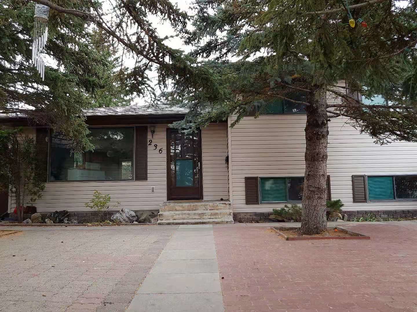 Calgary 5 + Den bedrooms House for rent. Property photo: 390576-1