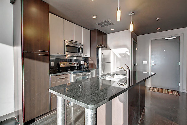 Calgary 2 bedrooms Condo Unit for rent. Property photo: 390602-2