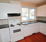 Big Bright 2 Bedroom Main Floor in Varsity