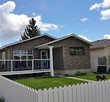 Awesome location, 5min walk to Ctrain 420 friendly