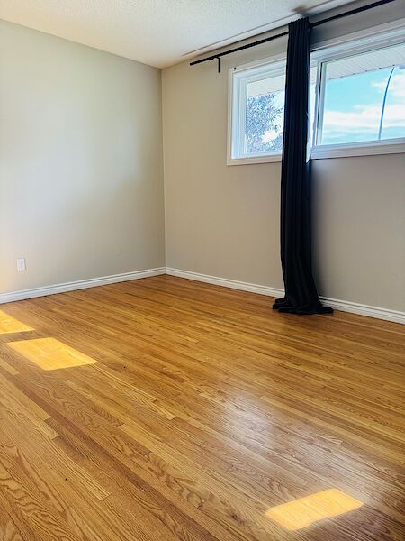 Calgary 3 bedrooms House for rent. Property photo: 393828-3