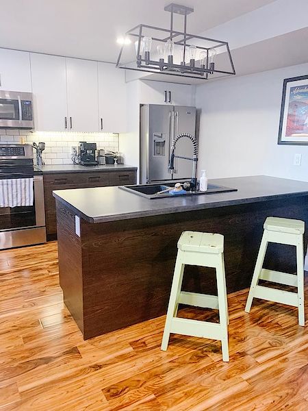Renovated 2 Bed Suite near Downtown & Capilano Mall - Nov 1 Move In