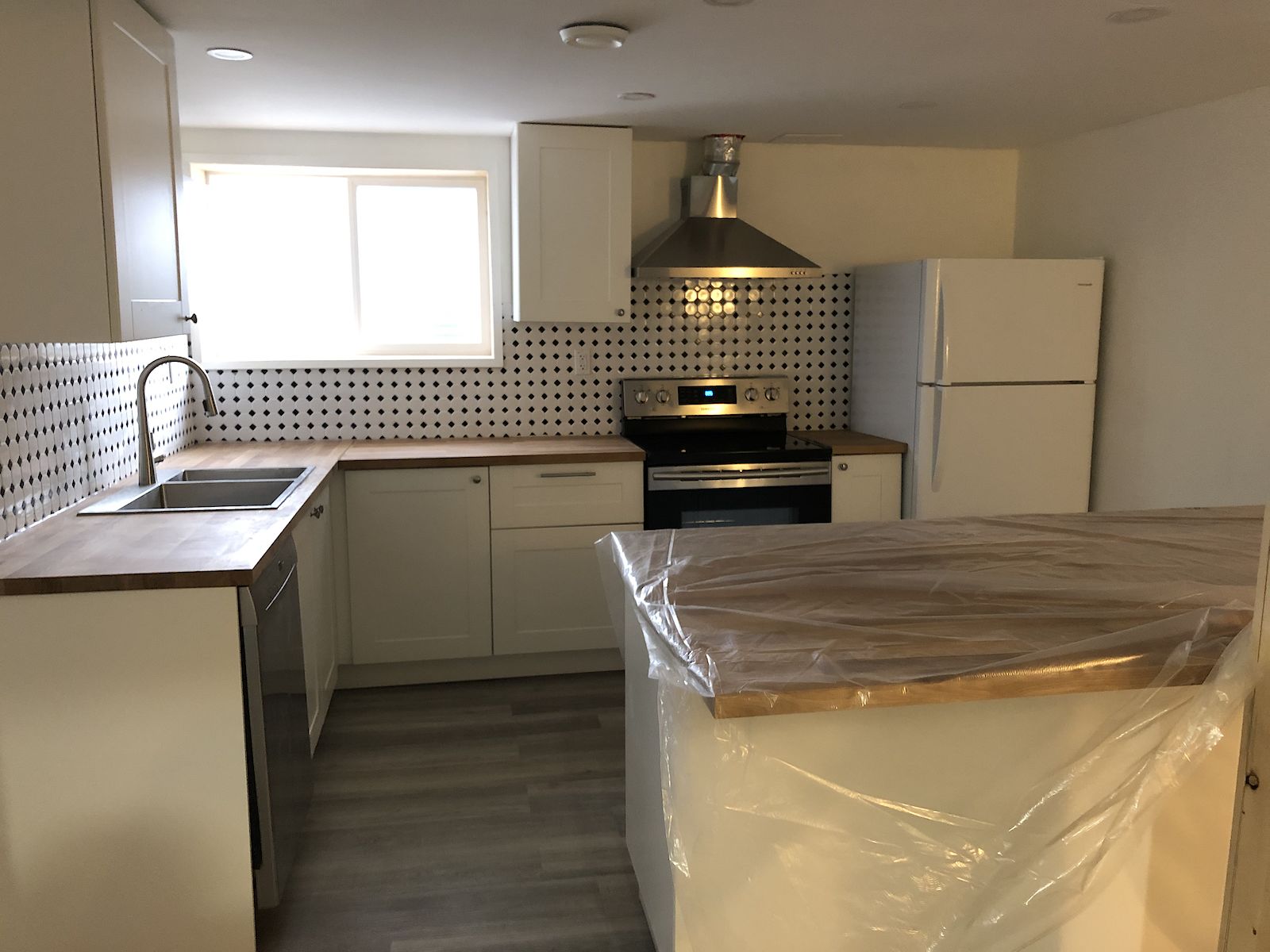 Calgary 2 bedrooms Basement for rent. Property photo: 394444-1