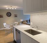 Remodeled - Stunning View - Brand new Kitchen with stainless steel and quartz — Beltline, Calgary