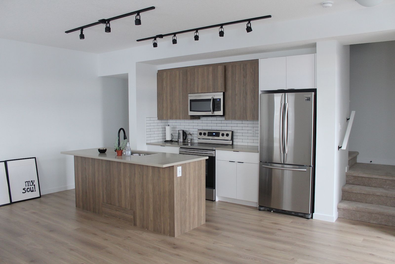 Calgary 2 bedrooms Townhouse for rent. Property photo: 394624-1