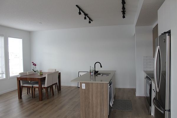 Calgary 2 bedrooms Townhouse for rent. Property photo: 394624-2