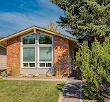 RENOVATED!  LAKE ACCESS! GORGEOUS 2 BEDROOM SUITE!