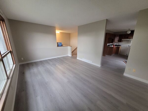 Calgary 4 bedrooms House for rent. Property photo: 39649-3